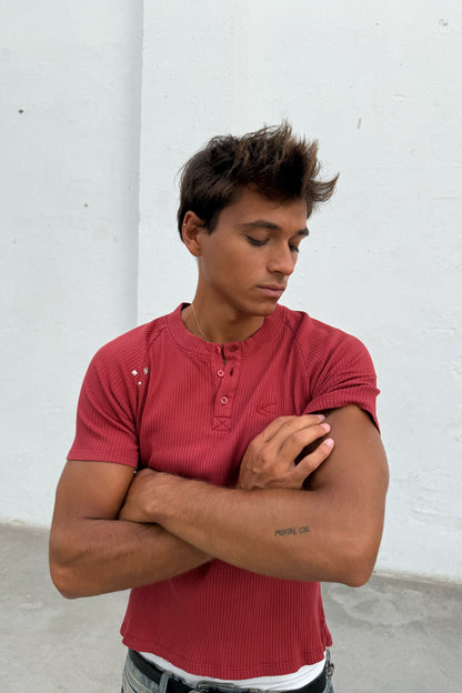 Jonesy Red Top