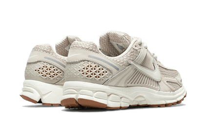 Nike Unisex Sneakers Zoom Vomero 5 Light Orewood Brown