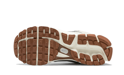 Nike Unisex Sneakers Zoom Vomero 5 Light Orewood Brown
