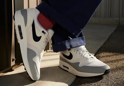 Nike Air Max 1 Platinum Tint Dark Obsidian